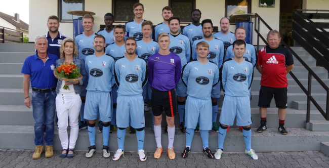 Neue Trikots Fuer Fc Teisbach Oktober 2016