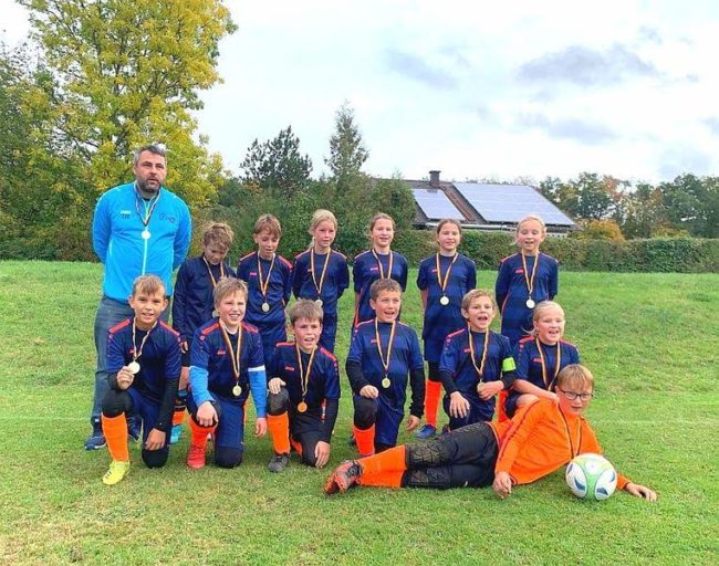 9DBD9610 E328 43ED BDFB AB610DEDA844