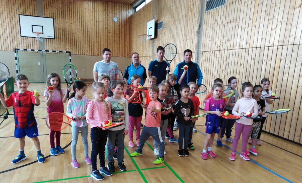 Aktionstag Tennis an der Grundschule Teisbach