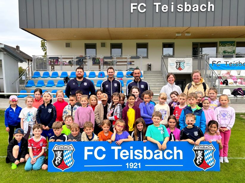 Grundschule zu Gast beim FC Teisbach